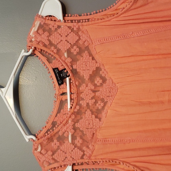 New Directions Lady's Peach Woven Layered Dress with Lining Lace & Crochet - Picture 2 of 9